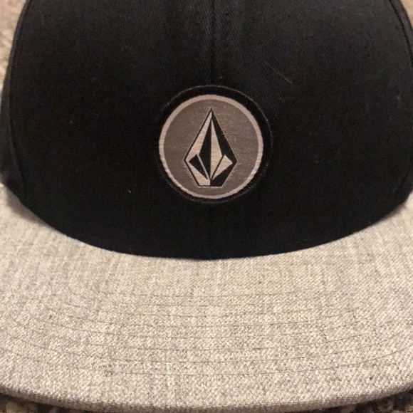 SnapBack Volcom Hat - Picture 2 of 3